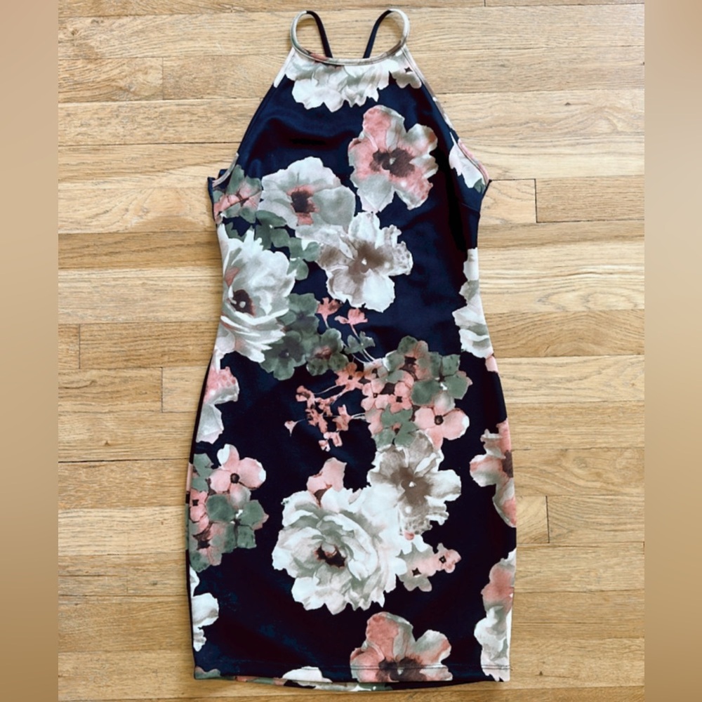 Windsor Fitted Lace Back Detail Floral Dress